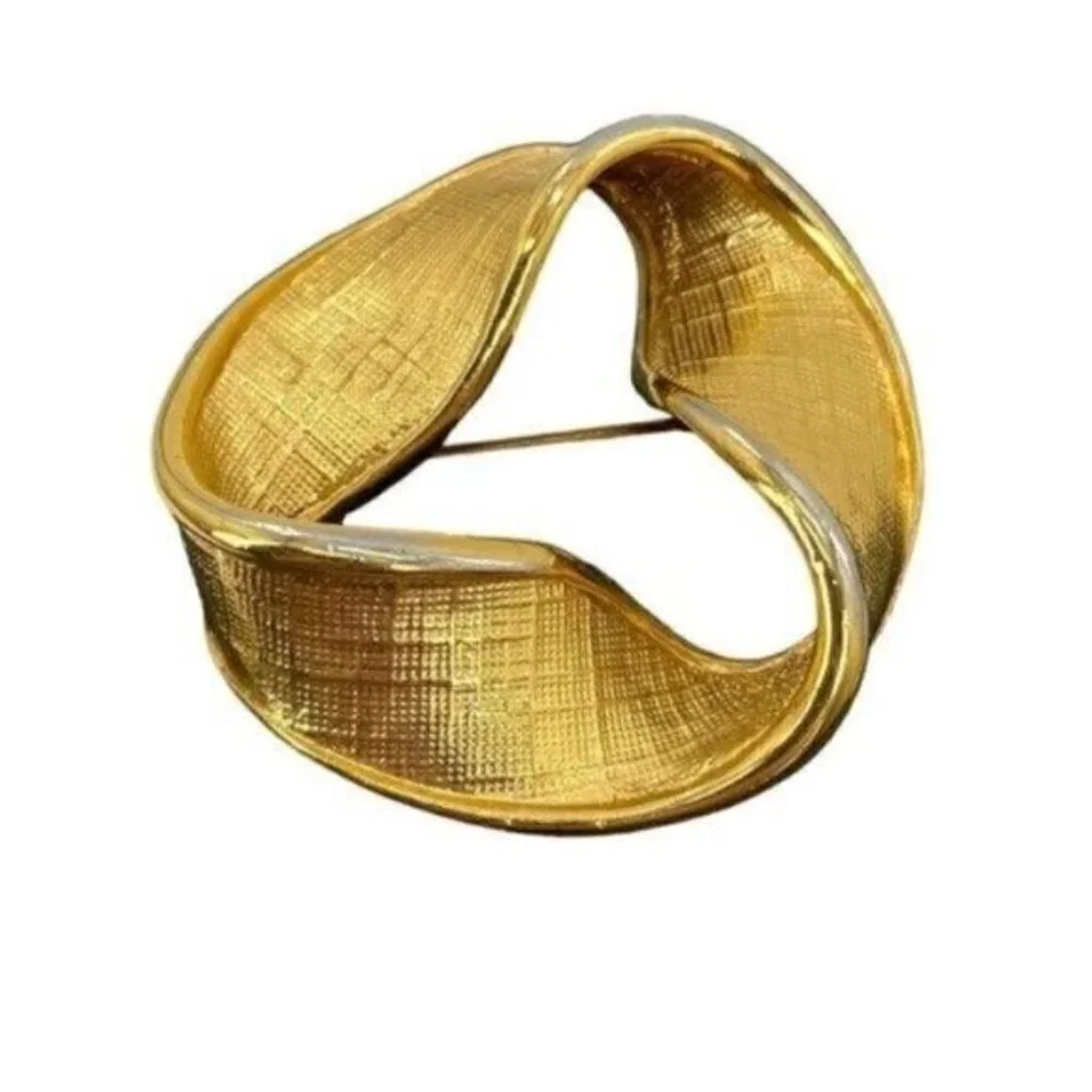 Vintage Napier Textured Circular Ribbon Two Tone Signed Brooch